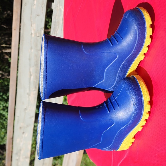 Weather Spirits Toddler Rain Boots Blue and Yellow Size 7 - Picture 2 of 9